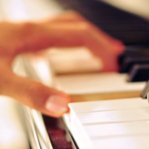 打扑克扒开腿㊙️让人桶爽
